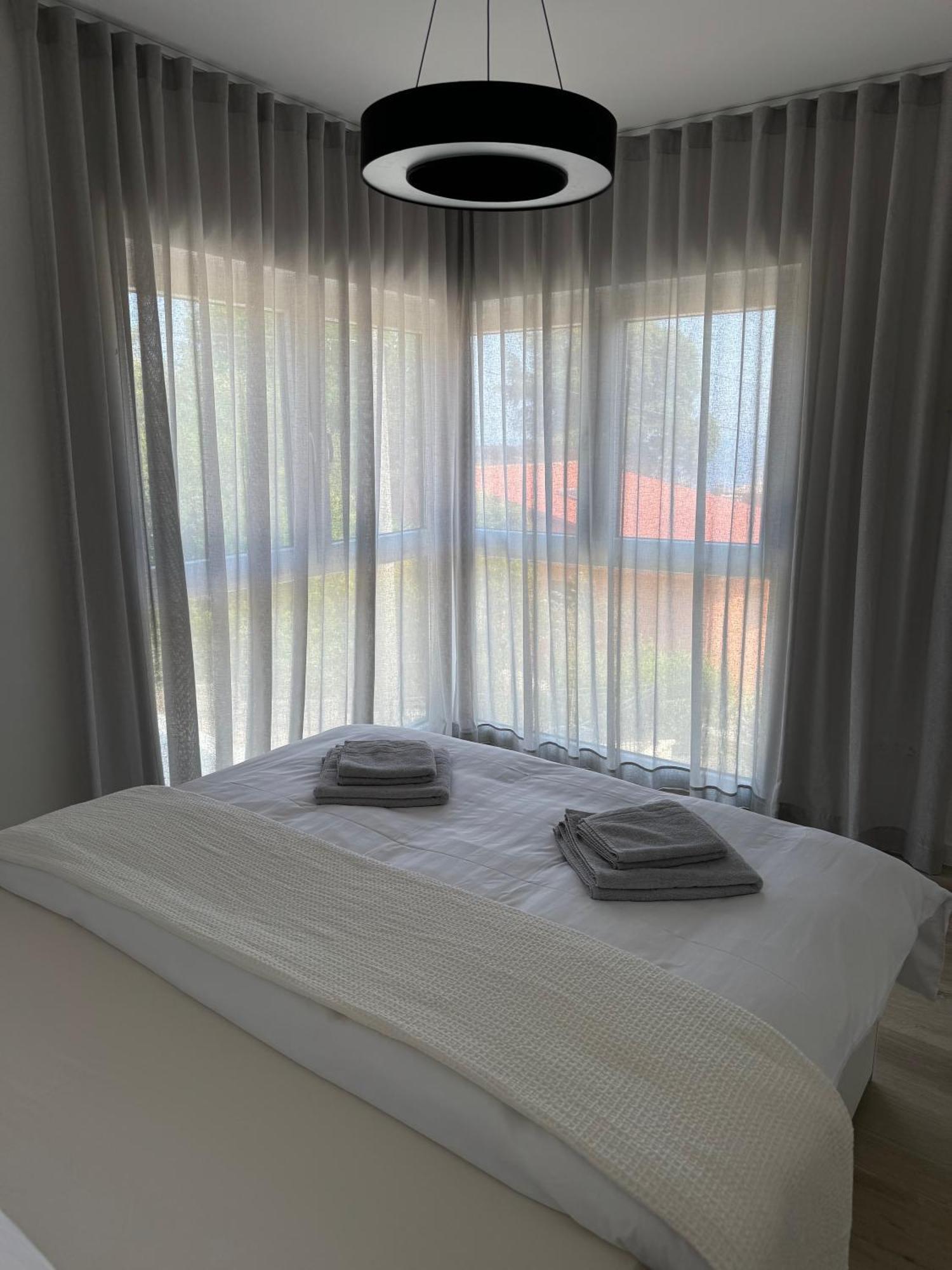 Aura Adriatica Onyx - Luxury Apartment, Private Pool, Sea View, Parking