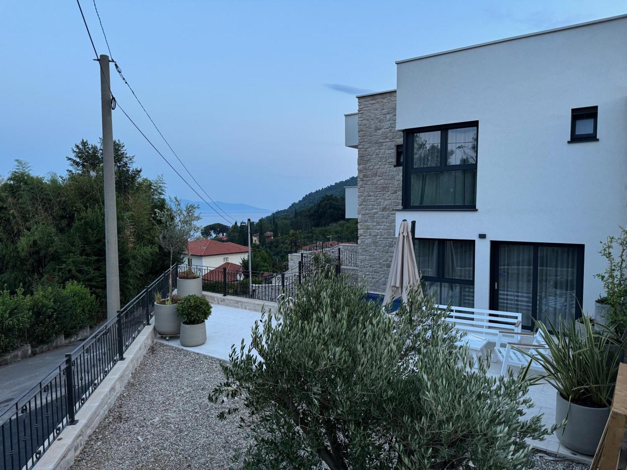 Apartment Aura Adriatica Onyx - Luxury Apartment, Private Pool, Sea View, Parking Lovran